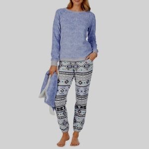 Cuddl Duds Blue Chevron Long Sleeve Pajama Set